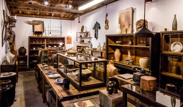 台北六張犁選物店「古道具」！鐵皮老倉庫變身純白侘寂美學空間| La Vie