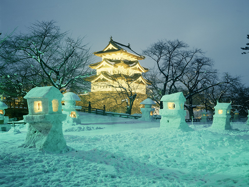 雪祭之最在日本東北!青森弘前城200盞雪燈籠交織冬日幻想曲! | La Vie