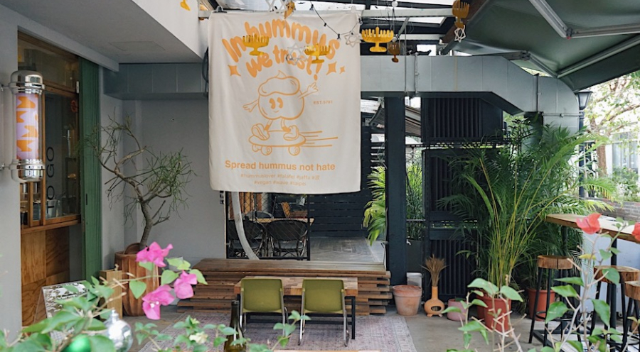 Re: [新聞] 現代「孝子」！家長騎樓搭帳徹夜排隊　只