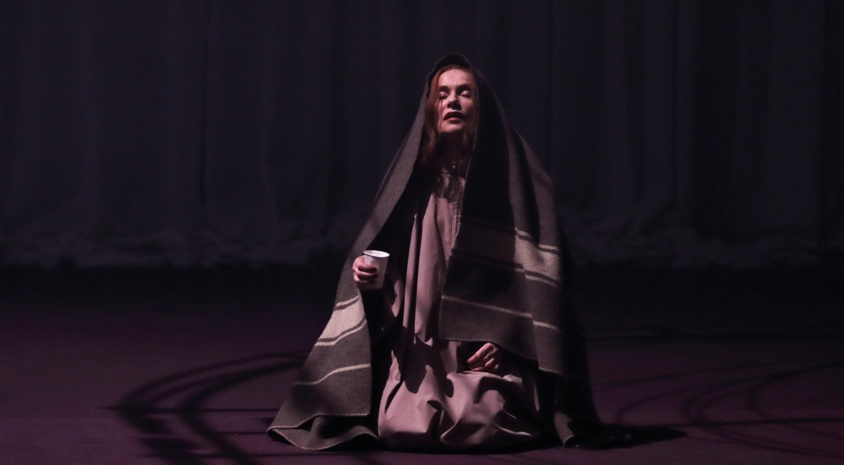 不只是演出，而是「成為」角色！法國影后伊莎貝．雨蓓於臺中國家歌劇院帶來令人屏氣凝神的《貝芮妮絲》 | La Vie